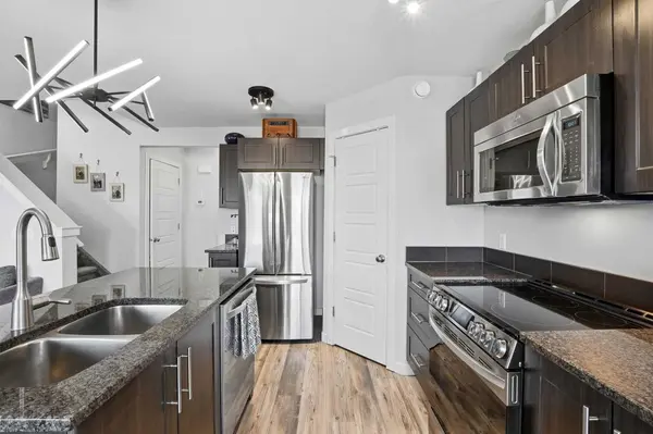 14 Van Slyke WAY, Red Deer, AB T4R 0N4