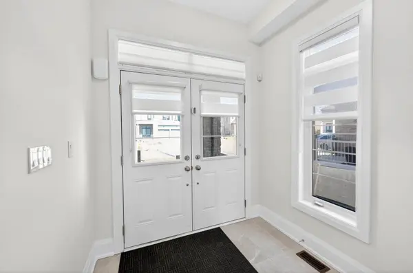 235 Ferragine CRES, Bradford West Gwillimbury, ON L3Z 4K1