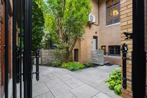 125 Aberdeen AVE, Hamilton, ON L8P 2P3