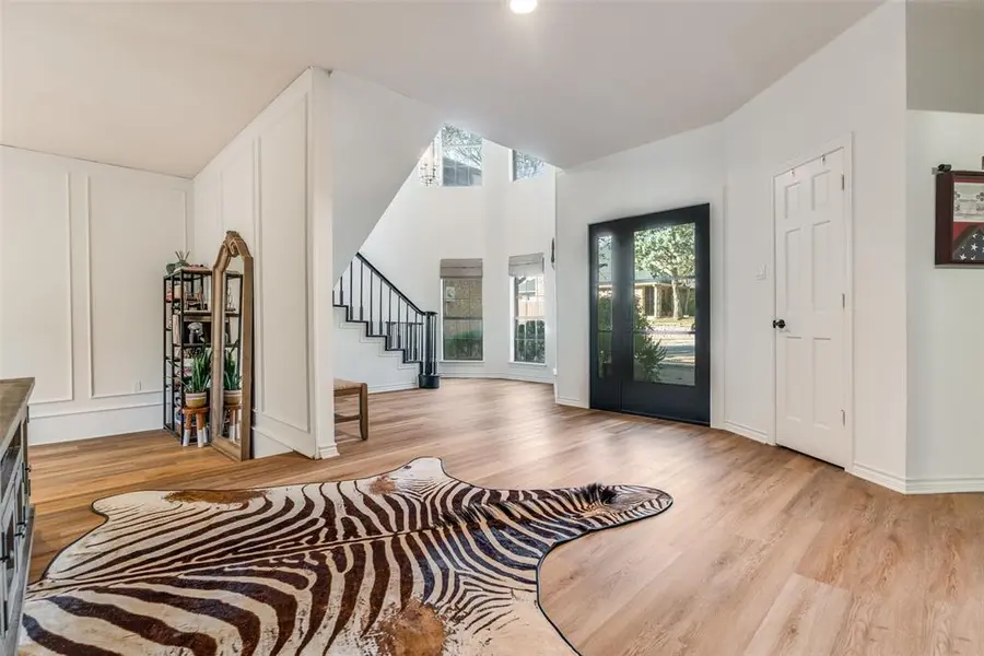 9122 Cochran Heights Drive, Dallas, TX 75220