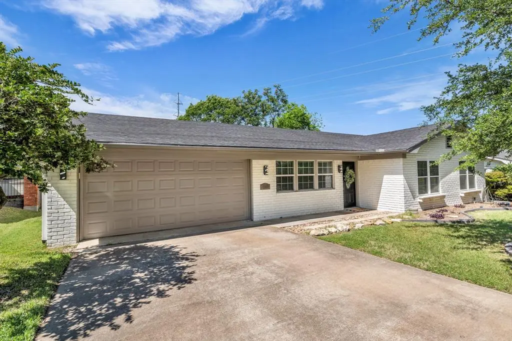 1208 Southwood Drive, Woodway, TX 76712