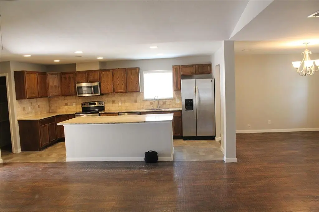 809 W Northgate Drive, Irving, TX 75062