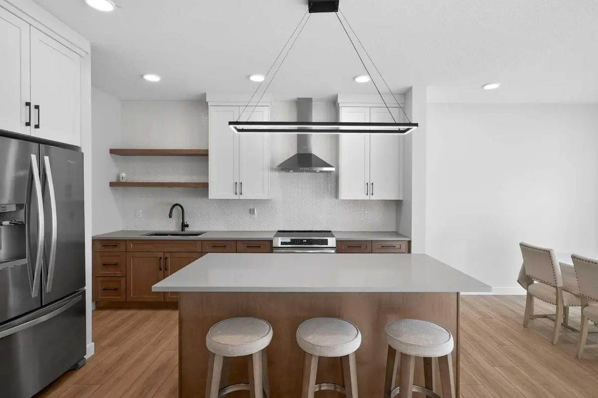 78 Silverton Glen CRES SW, Calgary, AB T2X 5C2