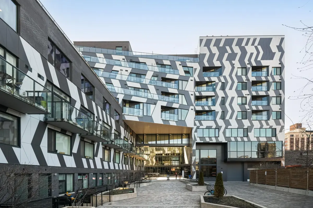 138 St Helen's AVE #Ph9, Toronto C01, ON M6H 4A1