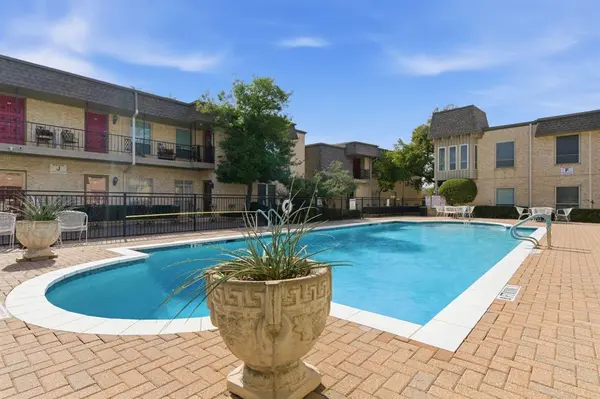 4320 Bellaire Drive S #126W, Fort Worth, TX 76109