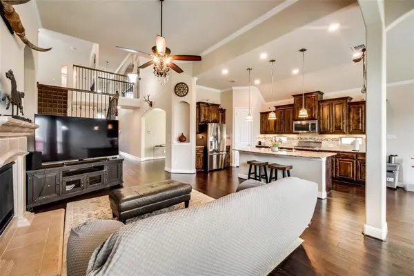 321 Prairie Hill Trail, Lewisville, TX 75056