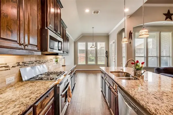 321 Prairie Hill Trail, Lewisville, TX 75056