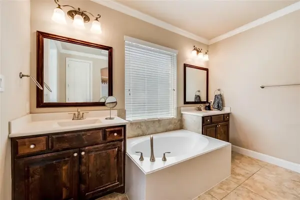 321 Prairie Hill Trail, Lewisville, TX 75056