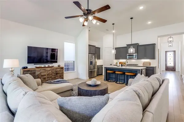 8221 Legacy Oak Drive, Mckinney, TX 75071