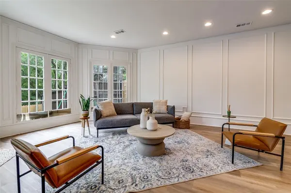 9122 Cochran Heights Drive, Dallas, TX 75220