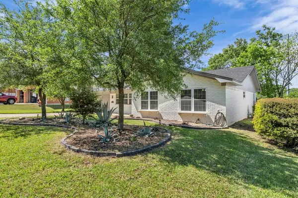 1208 Southwood Drive, Woodway, TX 76712