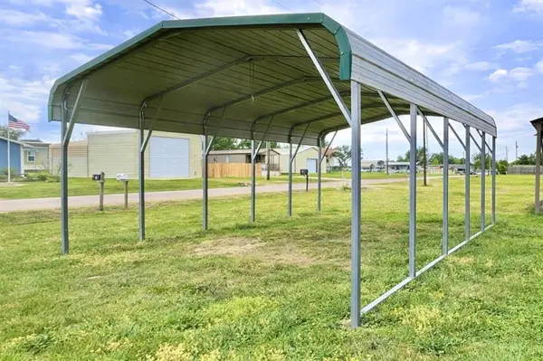 395 Holiday Village Drive, Quitman, TX 75783