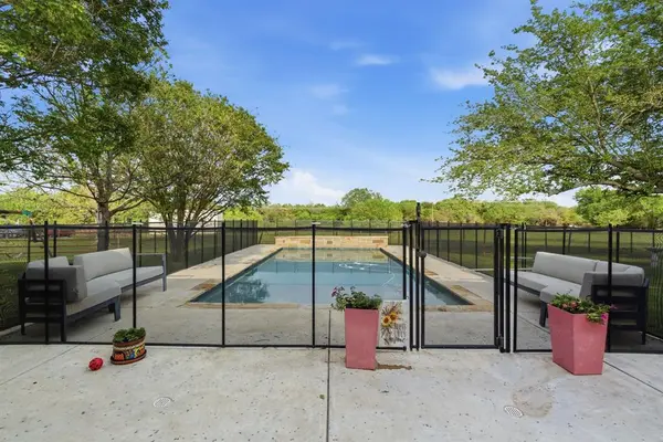 187 County Road 4195, Decatur, TX 76234