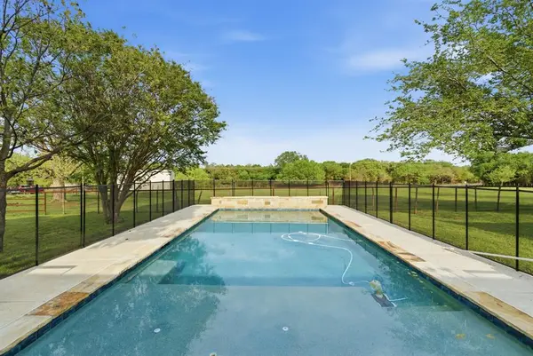 187 County Road 4195, Decatur, TX 76234