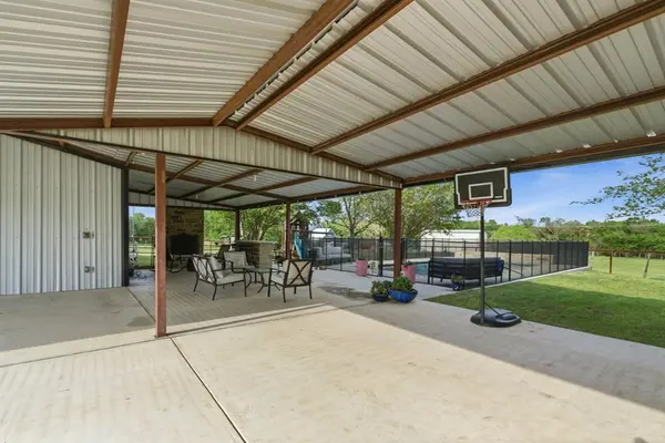 187 County Road 4195, Decatur, TX 76234