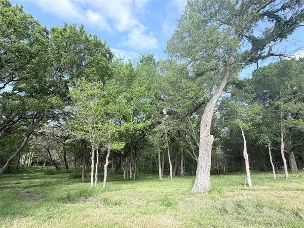 5243 FM 2114, Abbott, TX 76621