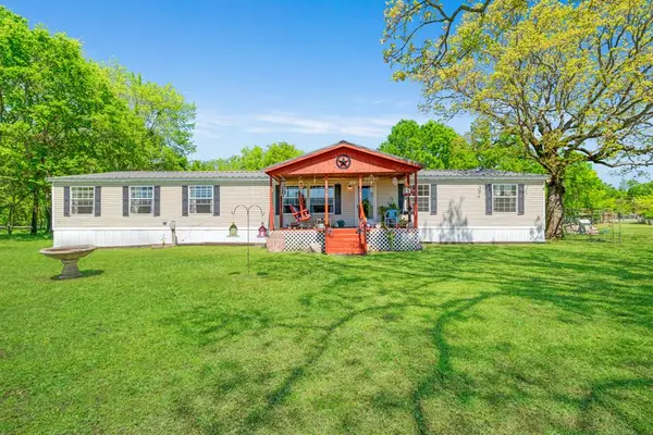 1530 W W Front St Street #82, Blossom, TX 75416