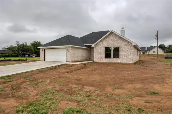1607 W College Street, Jacksboro, TX 76458