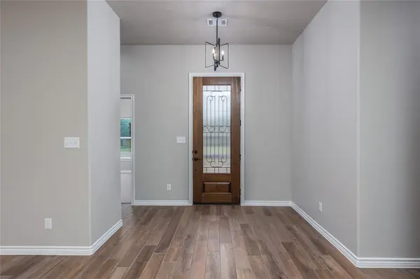 1607 W College Street, Jacksboro, TX 76458