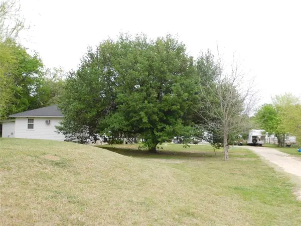 1032 Fm 936, Hubbard, TX 76648