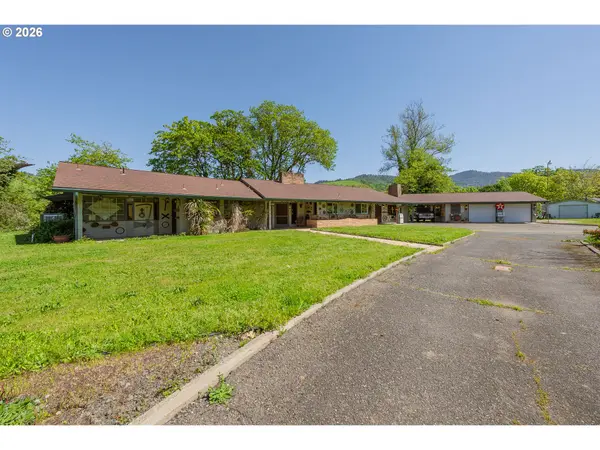 250 RUCKLES DR, Myrtle Creek, OR 97457