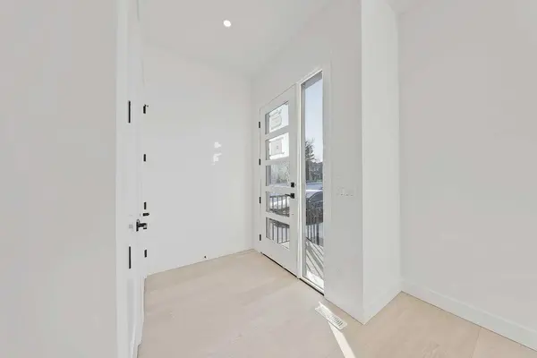 3538 43 ST SW, Calgary, AB T3E 3P5