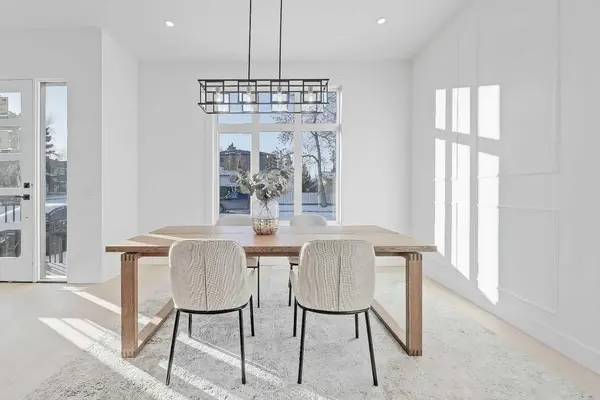 3538 43 ST SW, Calgary, AB T3E 3P5