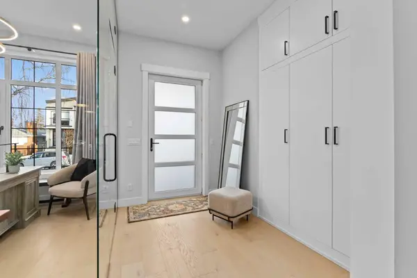 937 42 ST SW, Calgary, AB T3C 1Y9