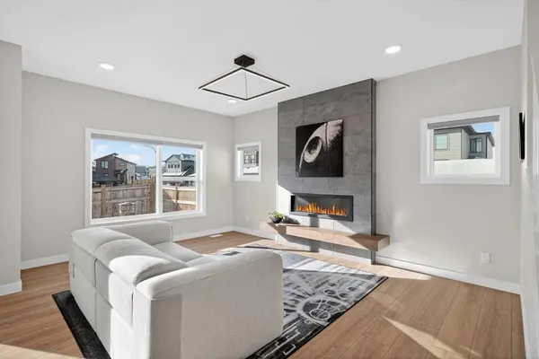 78 Silverton Glen CRES SW, Calgary, AB T2X 5C2