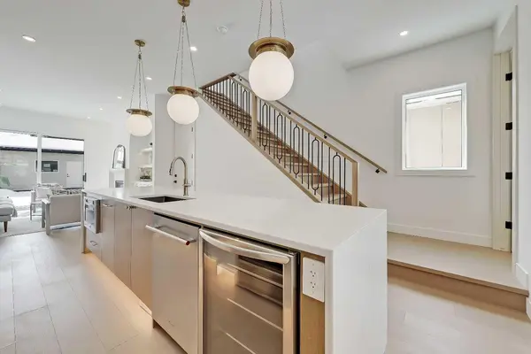 419 22 AVE NW, Calgary, AB T2M 1N4