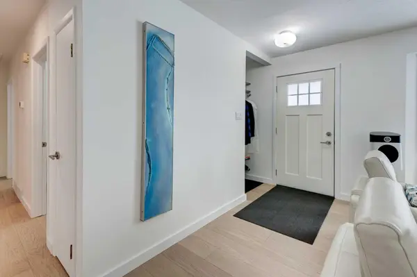 3119 46 ST SW, Calgary, AB T3E 1W7