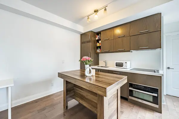 1080 Bay ST #708, Toronto C01, ON M5S 0A3