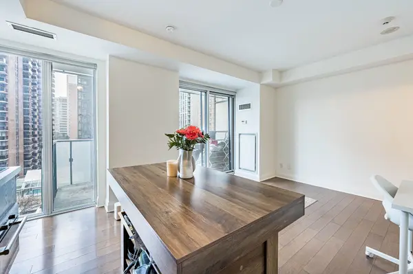 1080 Bay ST #708, Toronto C01, ON M5S 0A3