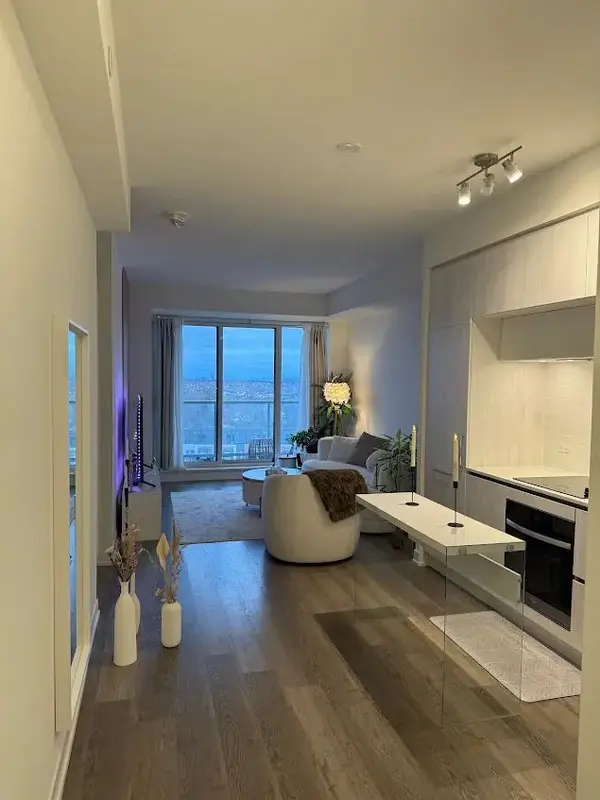 2 David Eyer RD #934, Richmond Hill, ON L4S 0N6