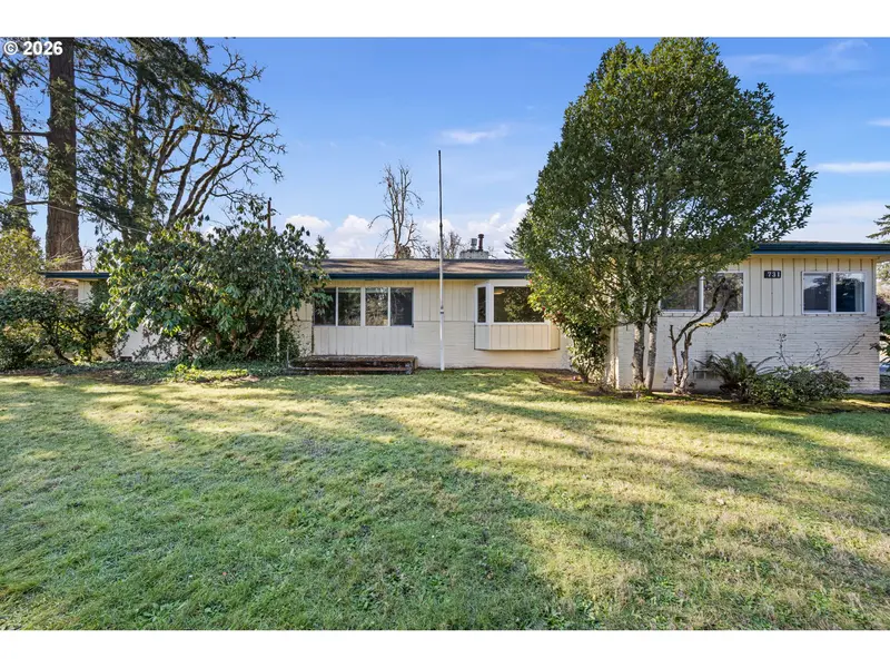 731 S RIVER RD, Cottage Grove, OR 97424