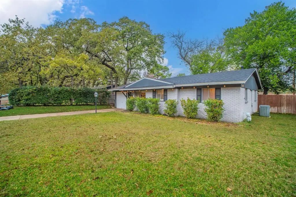 1903 Dogwood Drive, Arlington, TX 76012