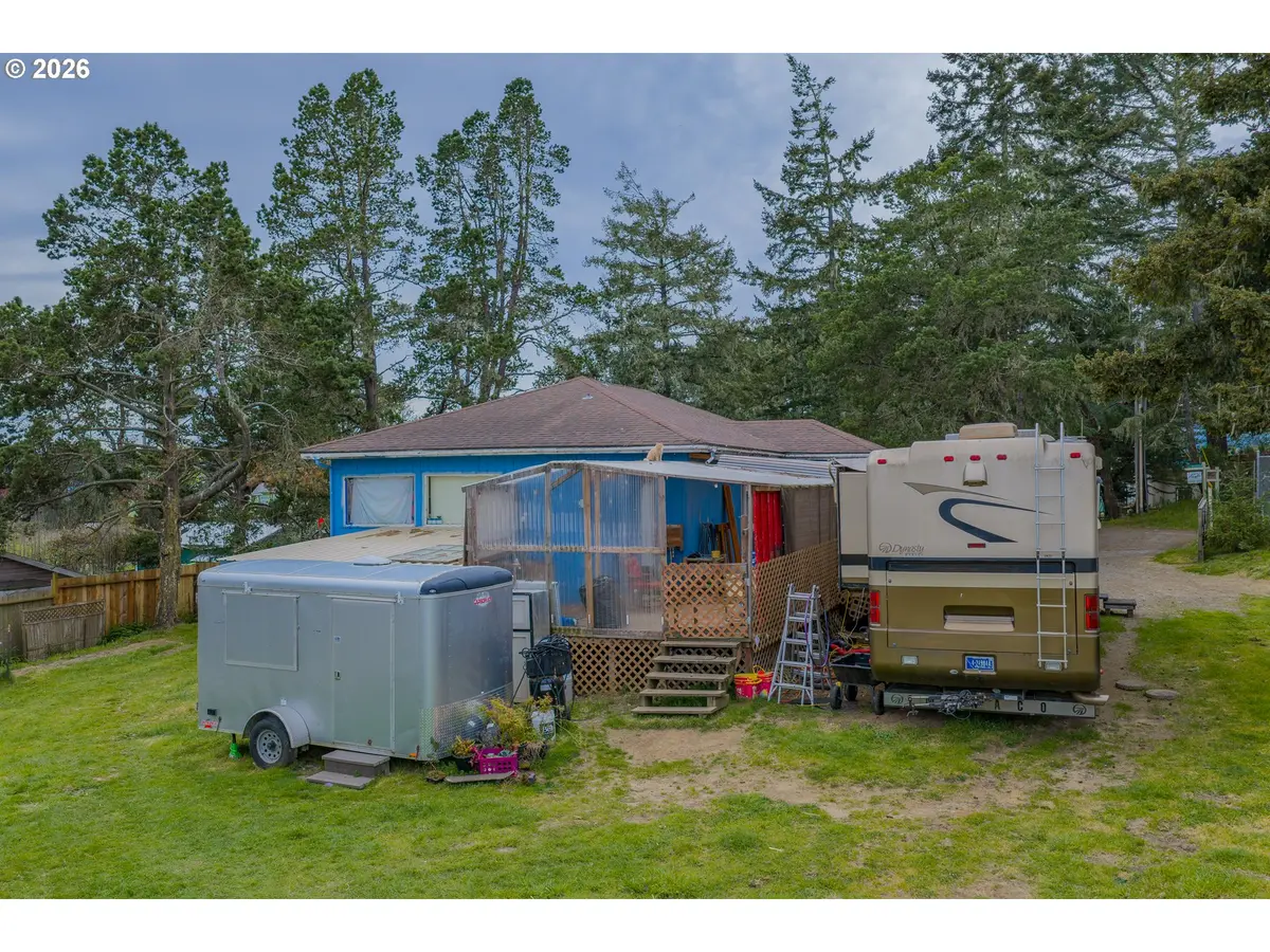 1589 SEAGATE AVE, Coos Bay, OR 97420