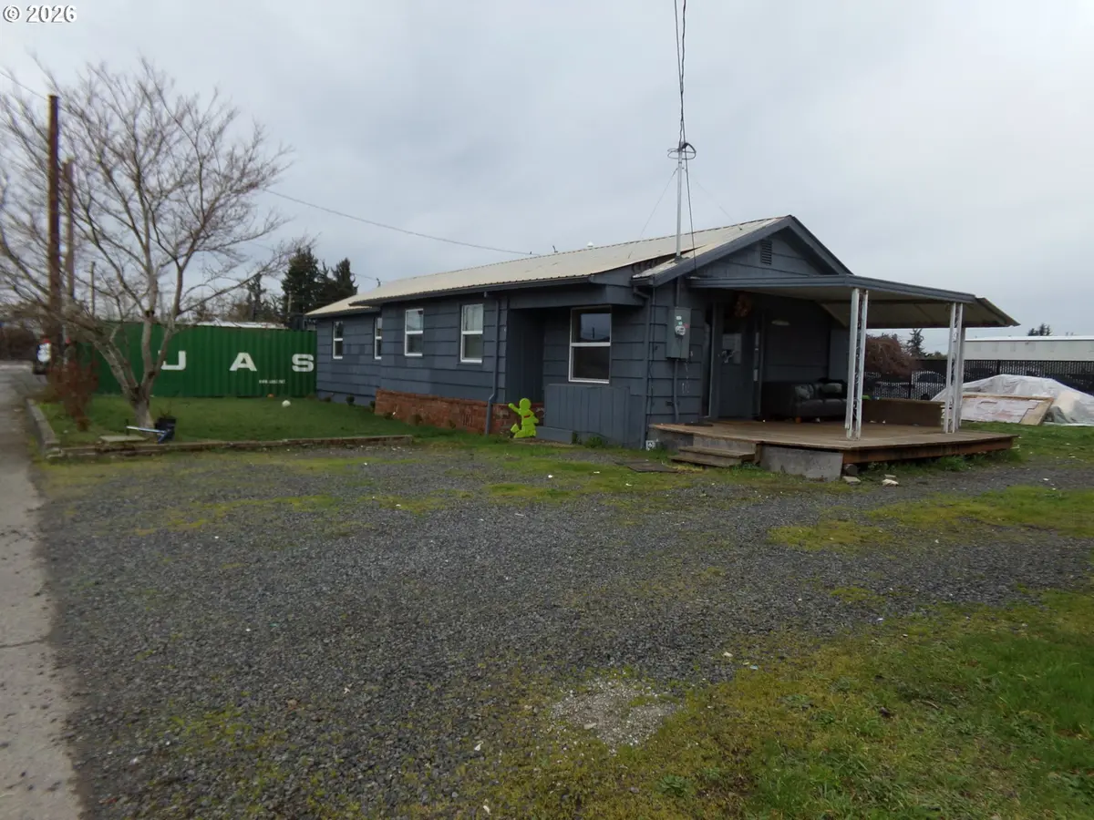 3113 NE SCHMIDT LN, Hubbard, OR 97032