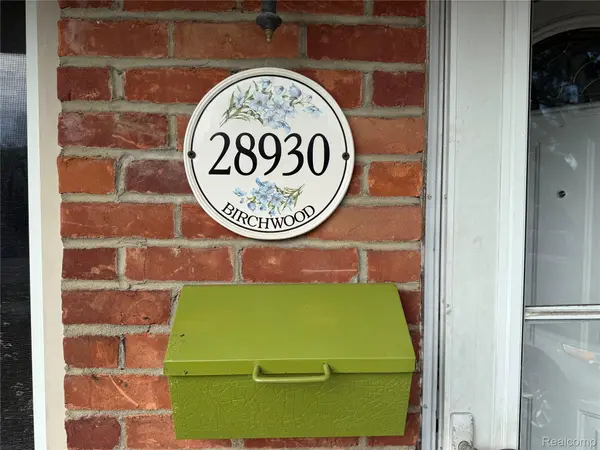 28930 Birchwood ST, Wayne, MI 48141