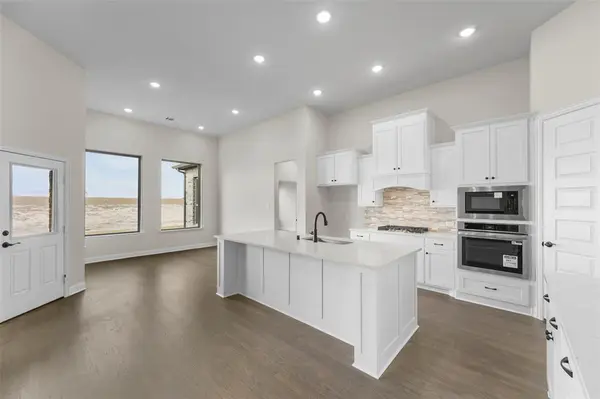 140 Lila Lake Drive, Waxahachie, TX 75165