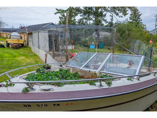 1589 SEAGATE AVE, Coos Bay, OR 97420