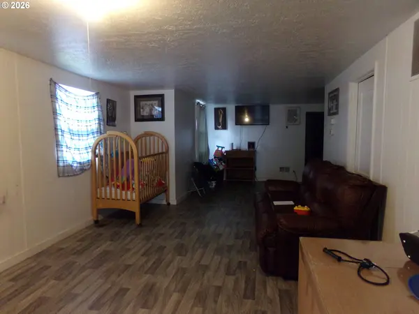 3113 NE SCHMIDT LN, Hubbard, OR 97032