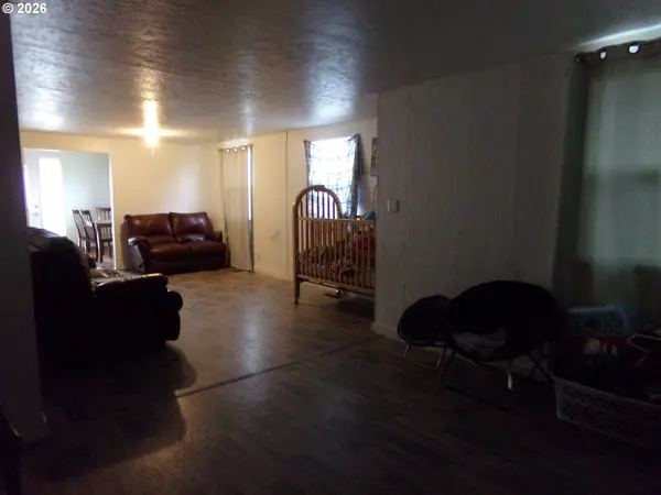 3113 NE SCHMIDT LN, Hubbard, OR 97032