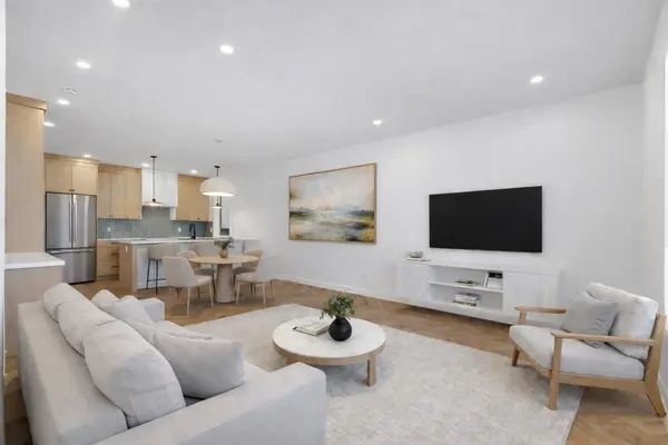 1524 29 AVE SW #4, Calgary, AB T2T 1M3