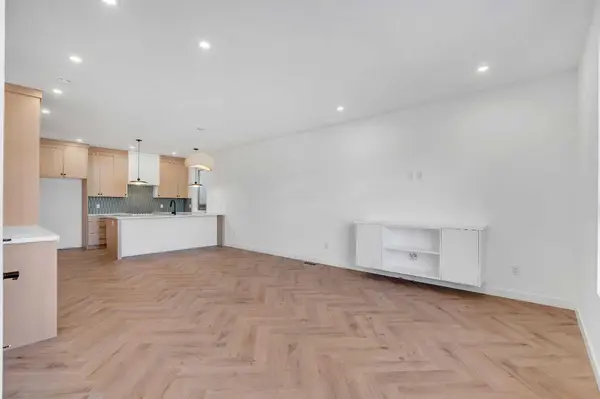 1524 29 AVE SW #4, Calgary, AB T2T 1M3