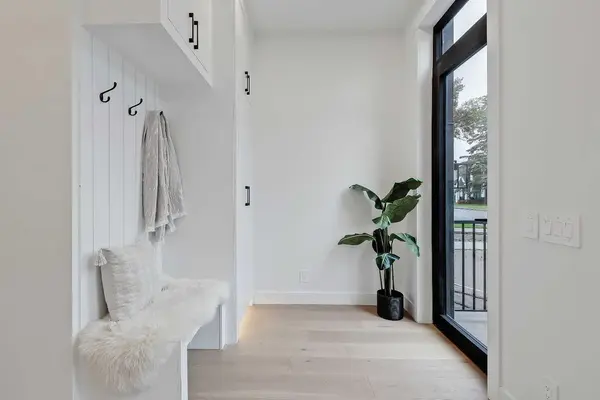 2720 5 AVE NW, Calgary, AB T2N 0T8