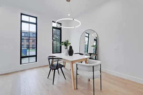 2720 5 AVE NW, Calgary, AB T2N 0T8