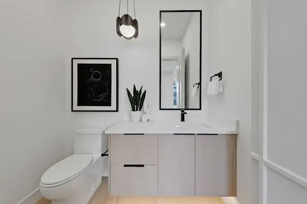 2216 35 ST SW, Calgary, AB T3E 2X8