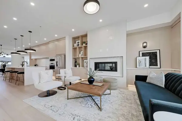 2216 35 ST SW, Calgary, AB T3E 2X8