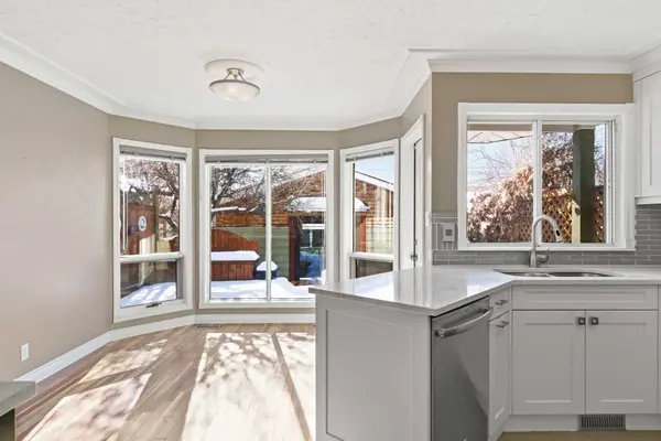 613 25 AVE NE, Calgary, AB T2E 1Y6